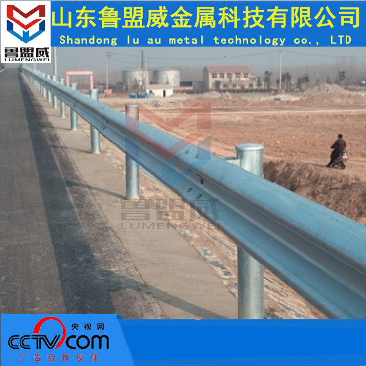 護欄板廠家生產(chǎn)批發(fā)波形護欄板防撞護欄公路波形梁      護欄板