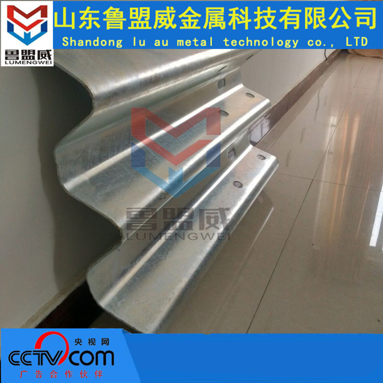 黑龍江廠家 熱銷(xiāo)三波波形護(hù)欄板 防撞設(shè)施 波形護(hù)欄
