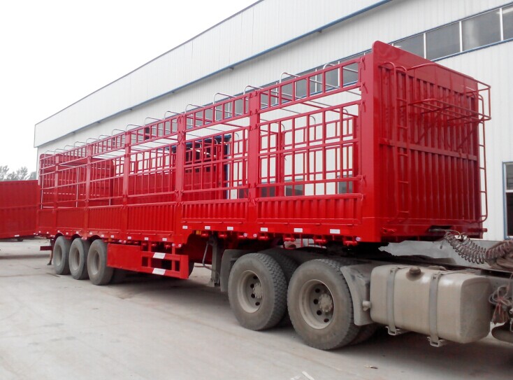 廠家直銷(xiāo)供應(yīng)倉(cāng)欄運(yùn)輸半掛車(chē)，低平板掛車(chē)高強(qiáng)鋼材