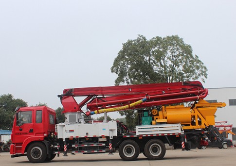 移動(dòng)式攪拌輸送一體機(jī)天拓重工機(jī)械車載泵，混凝土泵車
