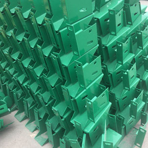 廠家直銷 現(xiàn)貨性質(zhì)護(hù)欄板防阻塊 波形護(hù)欄