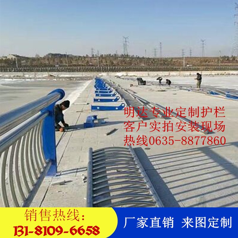 橋梁立柱 橋梁護欄 不銹鋼復(fù)合管噴塑橋梁防護欄 不銹鋼復(fù)合管欄桿