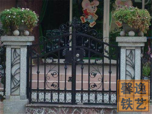 馨逸裝飾廠(chǎng)家定制 室外簡(jiǎn)約大氣歐式室外鐵藝大門(mén) 美觀(guān)大方 支持定制