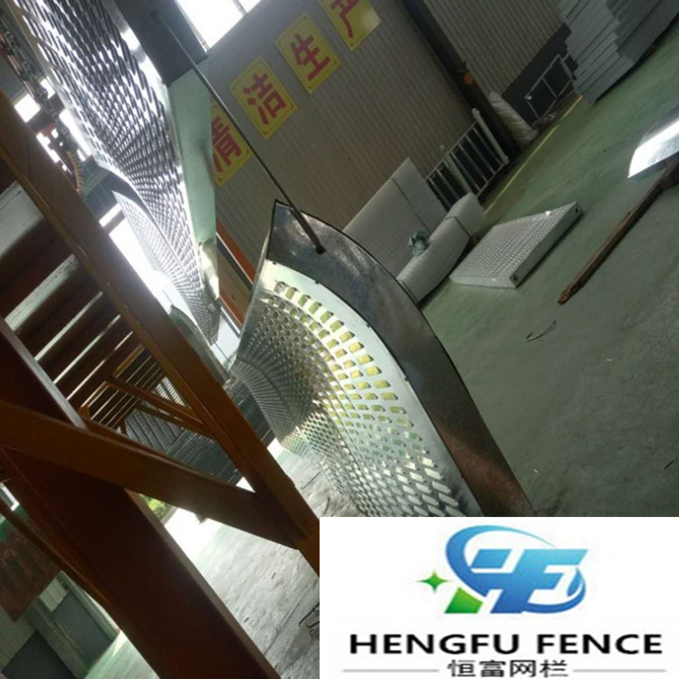 廠家直銷(xiāo)公路聲屏障 小區(qū)聲屏障 隔音墻 吸聲板