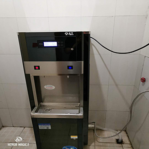 諾潔開水器 飲水機(jī)整機(jī)微電腦控制，步進(jìn)式加熱，出水即為開水；整體發(fā)泡設(shè)計(jì)，隔熱隔溫，節(jié)能環(huán)保