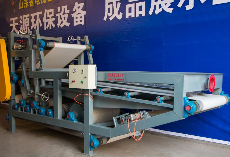 帶式壓濾機(jī)，帶式壓濾機(jī)廠家，天源環(huán)保專業(yè)制作泥沙壓濾機(jī)
