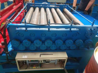 廠家直銷 全自動校平機 定做不同厚度校平機設(shè)備