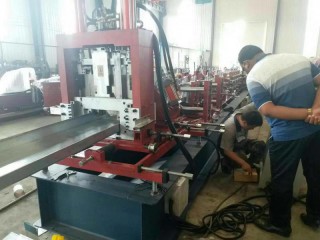 廠家直銷 CZ型鋼機械設(shè)備一鍵換型 全自動CZ型成型機器