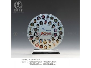 南京訂做同學(xué)聚會紀(jì)念品公司，送老同學(xué)見面會紀(jì)念牌印照片定制