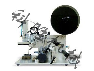 石家莊科勝半自動(dòng)洗手液貼標(biāo)機(jī)丨酒瓶貼標(biāo)機(jī)
